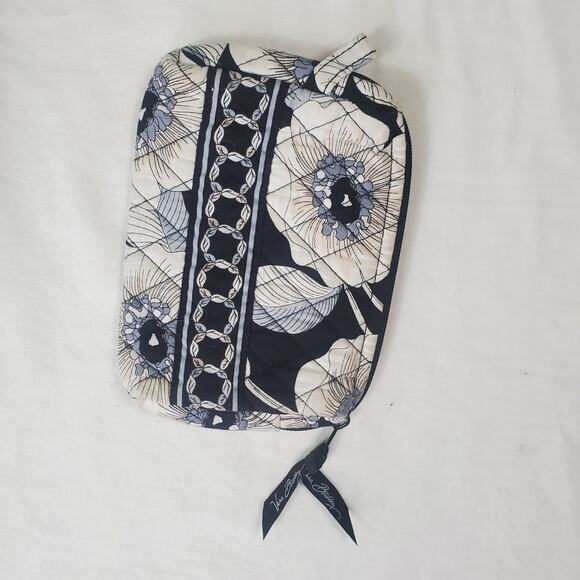 VERA BRADLEY Crossbody Bag and Wall Quilt Black and Grey Flower Pattern - Picture 7 of 12